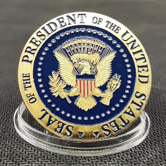 🇺🇸Trump 2024 Presidential Seal Save America Again Gold & Blue Collector Coin! - Picture 2 of 5